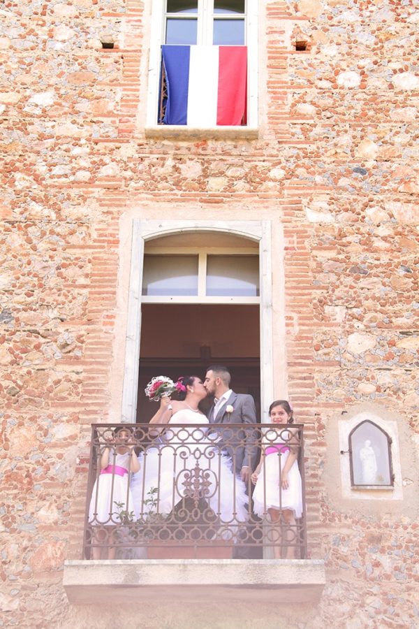 Photographie de couple à l'église à Perpignan en Occitanie